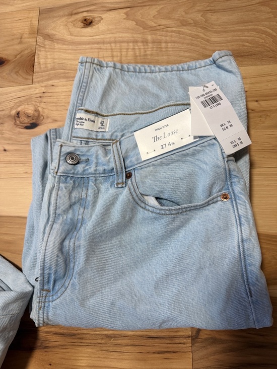 Abercrombie & Fitch Denim - Abercrombie & Fitch Light Wash Relaxed Jean